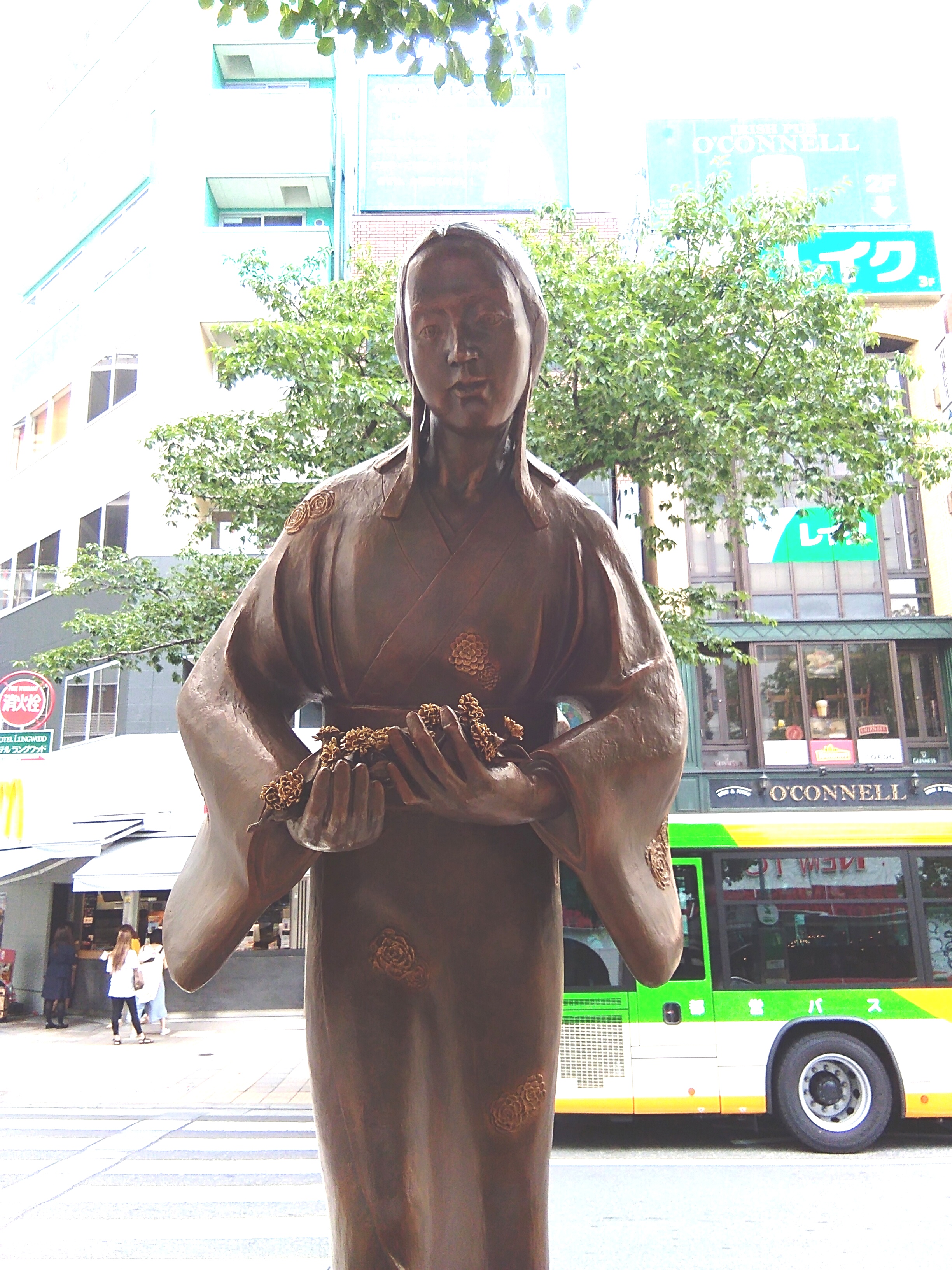 日暮里の山吹娘像